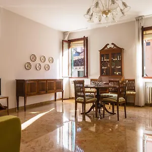 Apartment Rialto Bridge Big With Lift By Lionhost, Venedig