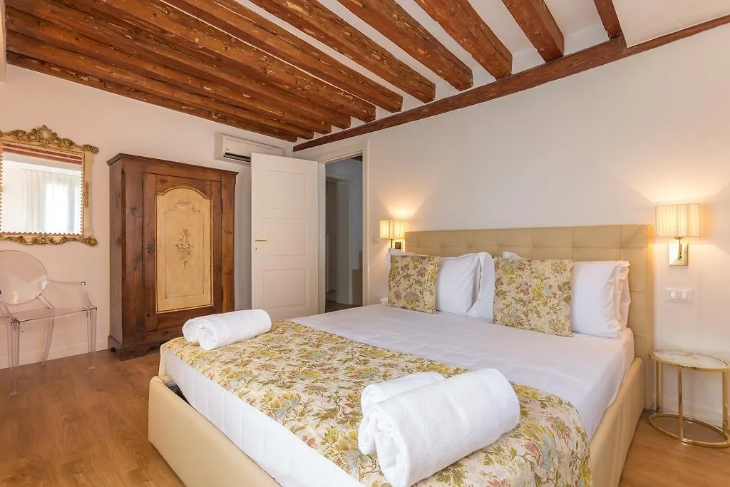 Home Venice Apartments-Rialto 1 - 2 - 3 0*,  Ιταλία
